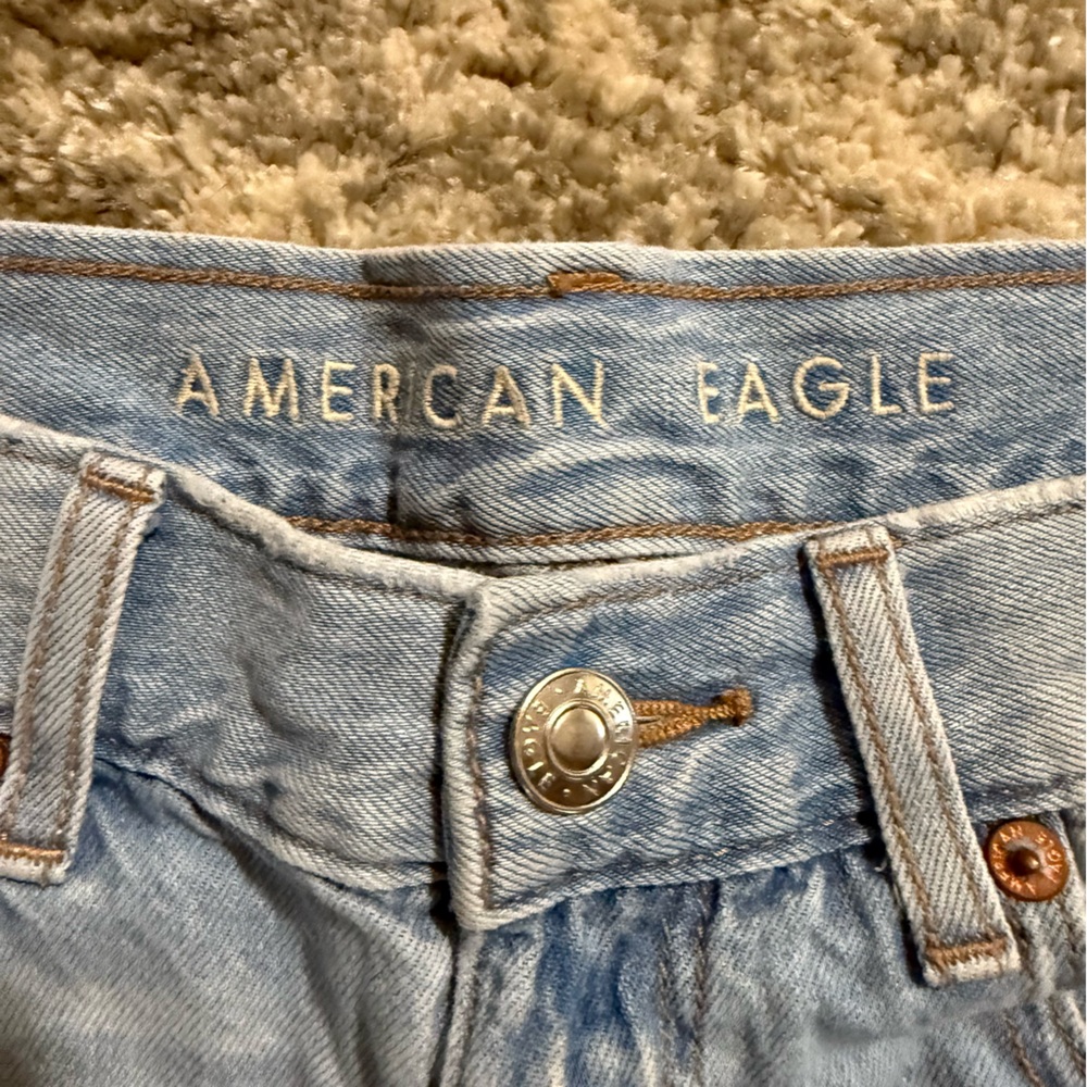 American Eagle Outfitters Highest Rise Baggy light wash denim shorts size 4 - Picture 3 of 5